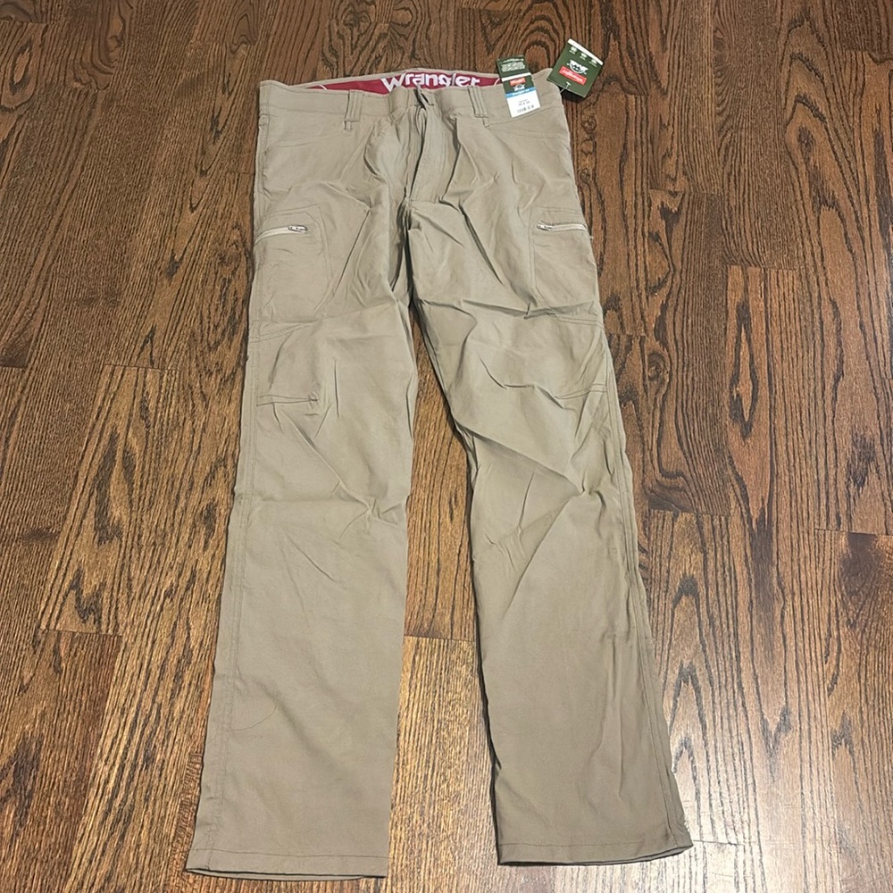 Wrangler men’s outdoor pants new with tags
